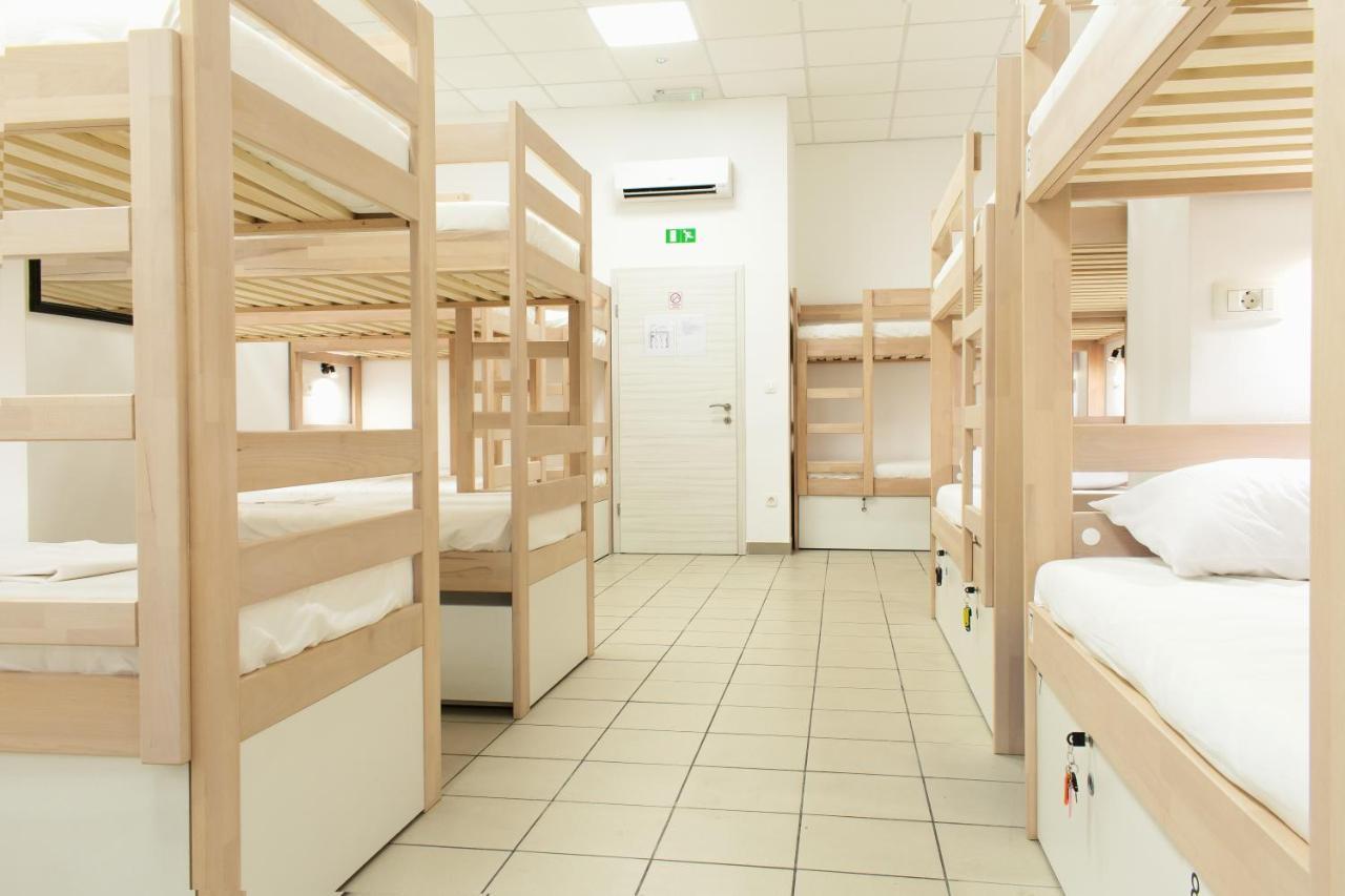 Gravitas Hostel Сплит Екстериор снимка